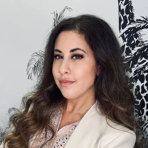 Dra. Miriam Chinchón, médico especialista en medicina estética, en Lumina Clinic (Madrid)